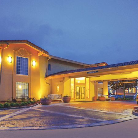 La Quinta Inn By Wyndham Moline Airport Bagian luar foto