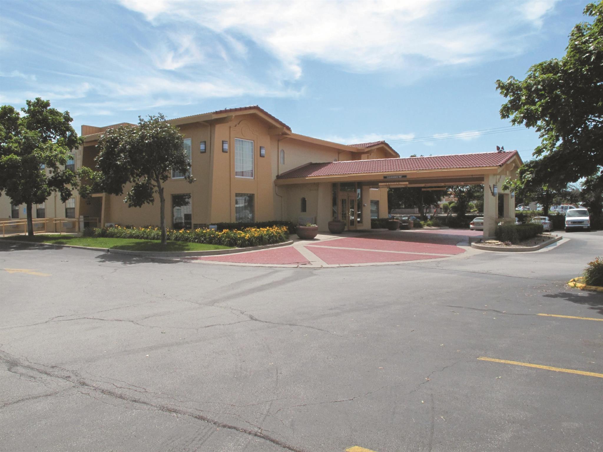 La Quinta Inn By Wyndham Moline Airport Bagian luar foto