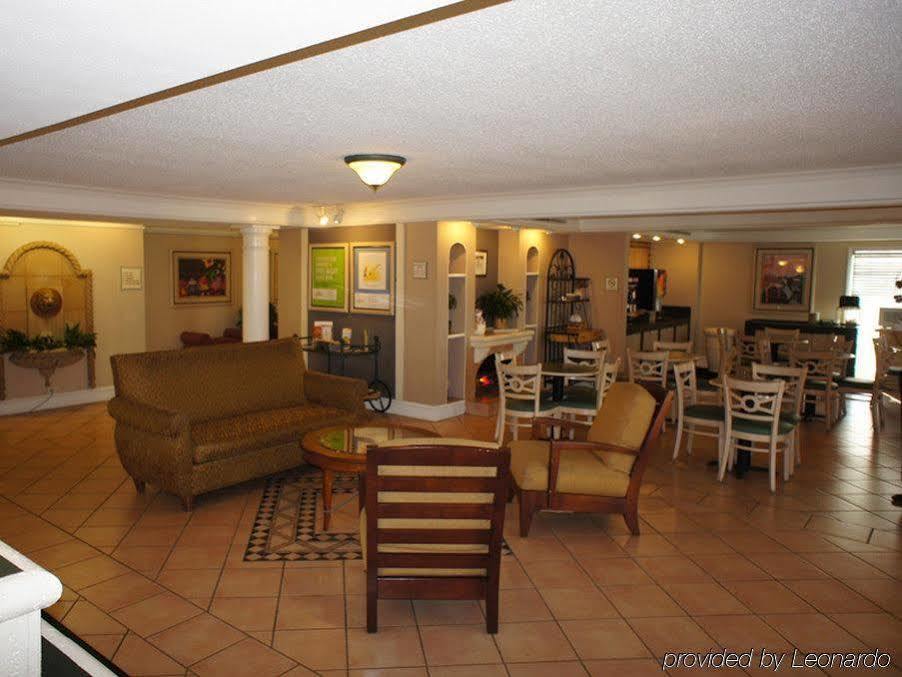 La Quinta Inn By Wyndham Moline Airport Bagian luar foto