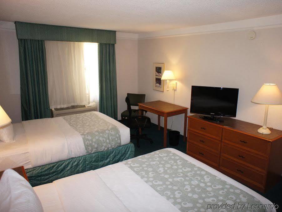 La Quinta Inn By Wyndham Moline Airport Bagian luar foto