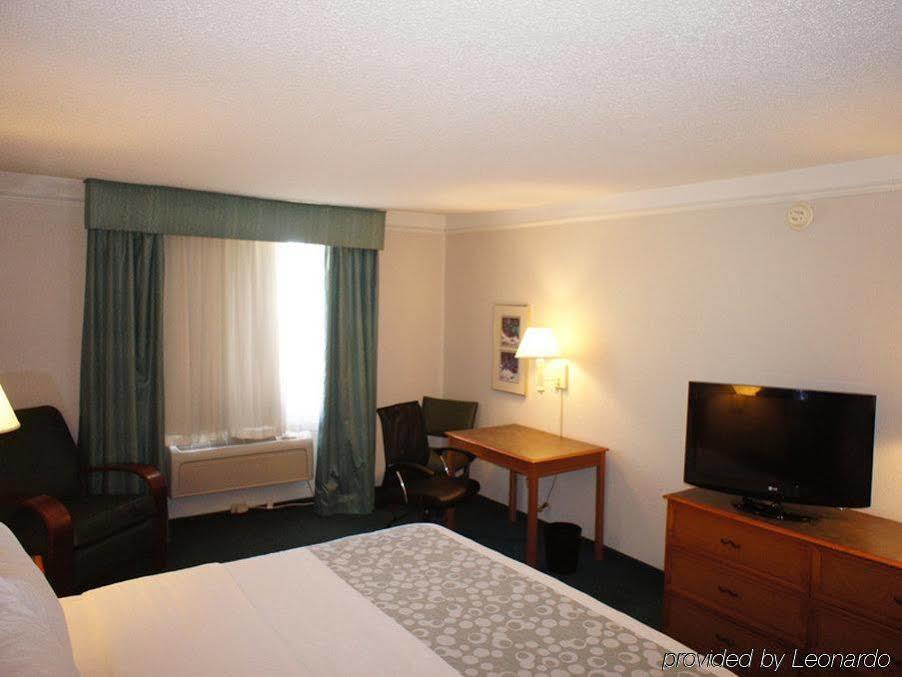 La Quinta Inn By Wyndham Moline Airport Bagian luar foto